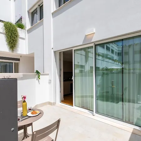 Апартаменты Iflat Modern Sunlit By The Colosseum