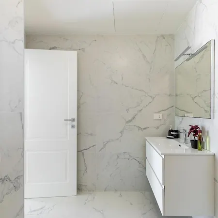 Iflat Modern Sunlit By The Colosseum Апартаменты Рим