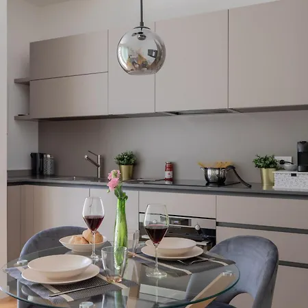 Апартаменты Iflat Modern Sunlit By The Colosseum *